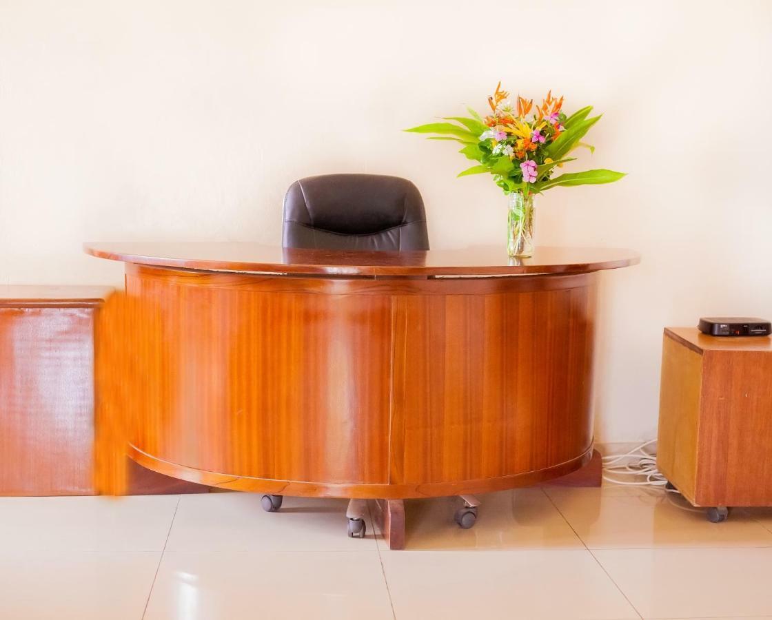 Charis Home Services Haatso 外观 照片